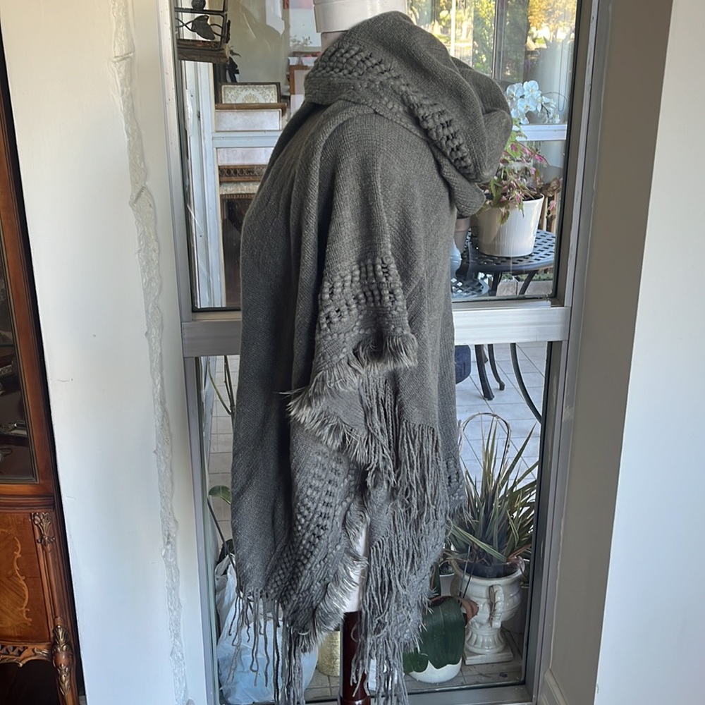 poncho - Picture 2 of 6